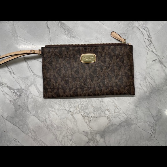 Michael Kors Clutch - Picture 1 of 2